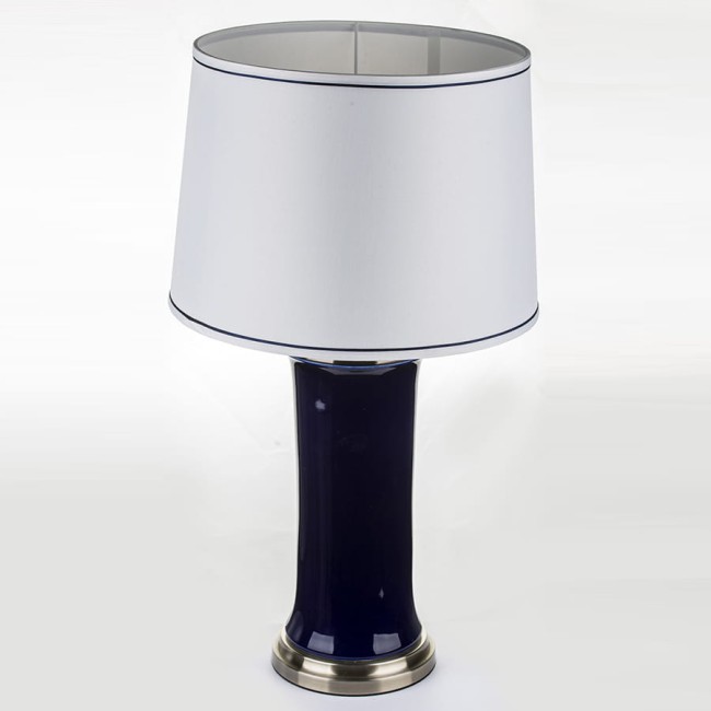 Elegancka ceramiczna lampa z białym abażurem 131246