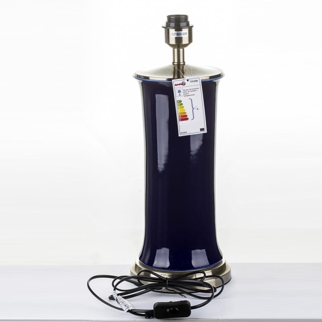 Elegancka ceramiczna lampa z białym abażurem 131246