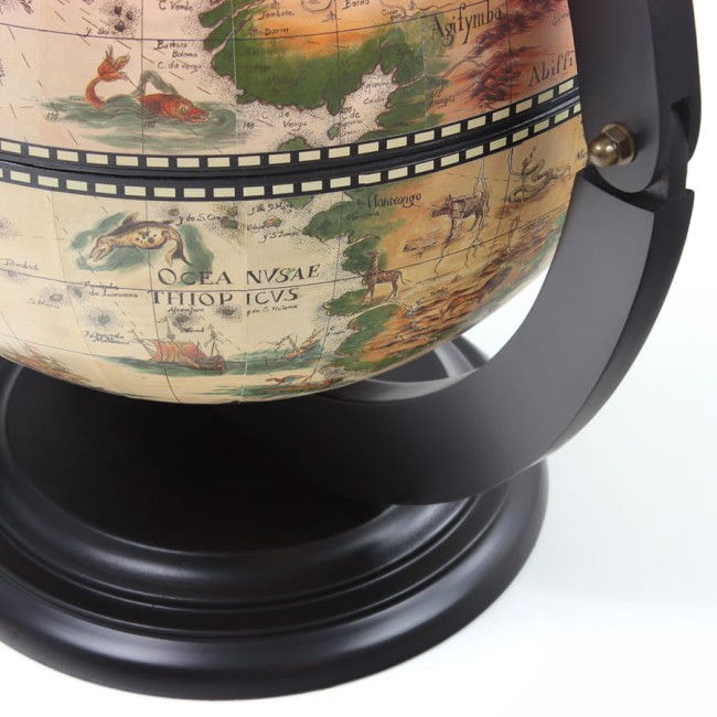 7 - Drewniany barek o kształcie globusa.jpg